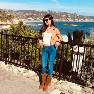 Meet your Posher, Tsvetelina